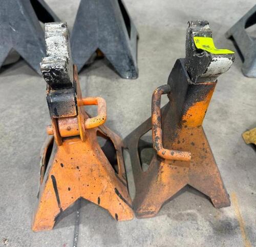 (1) SET OF JACK STANDS