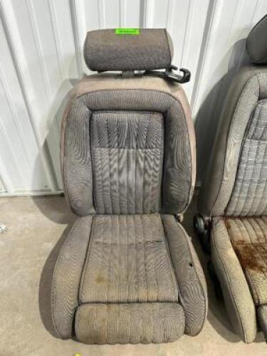 AFTERMARKET BUCKET SEAT WITH HEADREST