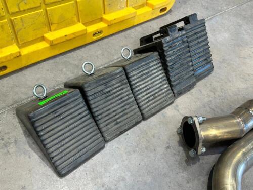 (4) HEAVY DUTY RUBBER WHEEL CHOCKS