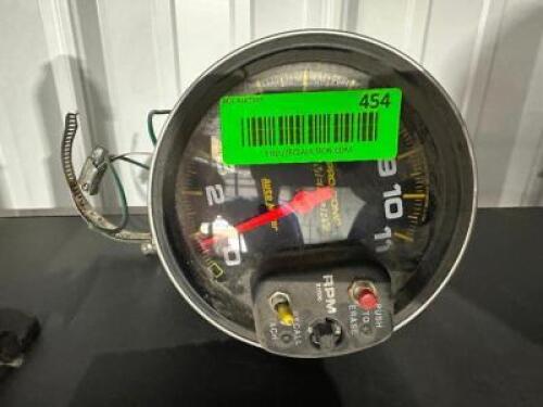 AUTO METER PRO COMP TACHOMETER
