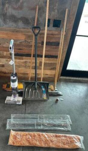 (1) LOT OF ASSORTED CLEANING SUPPLIES. VACUUM, DUST MOPS, LONG HANDLE TOOLS.