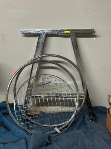 CLOTHING RACK