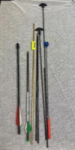 ASSORTED MUZZLE CLEANING GEAR AND ARROWS