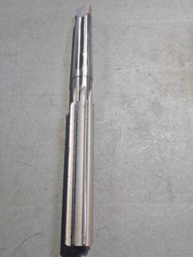 DESCRIPTION: (1) HSS TAPER SHANK REAMER BRAND/MODEL: MADE IN USA 89456933 SIZE: 1.250" QTY: 1