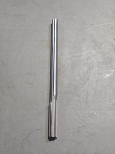 DESCRIPTION: (1) HSS CHUCKING REAMER BRAND/MODEL: MADE IN USA 02290344 SIZE: 17/32" RETAIL$: 85.74 QTY: 1