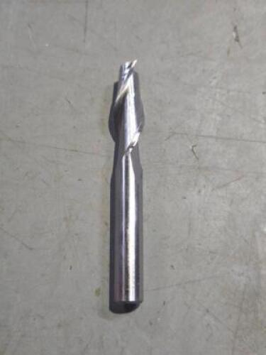 DESCRIPTION: (1) COBALT SQ END MILL BRAND/MODEL: HERTEL 84510486 SIZE: 7/16" X 1 1/4" X 3/8" RETAIL$: 28.6 QTY: 1