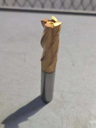 DESCRIPTION: (1) HSS SQ END MILL BRAND/MODEL: HERTEL 41120056 SIZE: 9/16" X 1 3/8" X1/2" RETAIL$: 40.72 QTY: 1