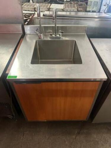 STAINLESS COUNTER TOP WITH SINK AND WATER DISPENSER.