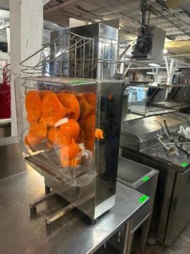 AUTOMATIC COMMERCIAL ORANGE JUICER XC-2000E-2 HIGH-OUTPUT, STAINLESS STEEL CONSTRUCTION, APPROX. 22-25 ORANGES PER MINUTE