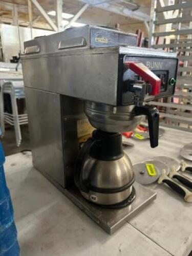 BUNN COMMERCIAL COFFEE BREWER W/ DECANTER