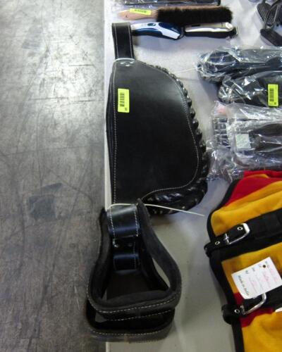 HORSE GIRTH WITH ATTACHES STIRRUP