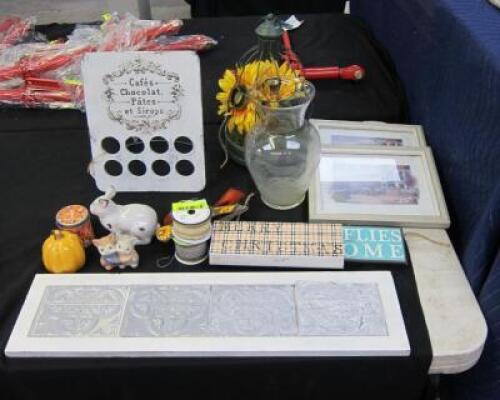 LARGE GROUP OF ASSORTED DECORATIONS
