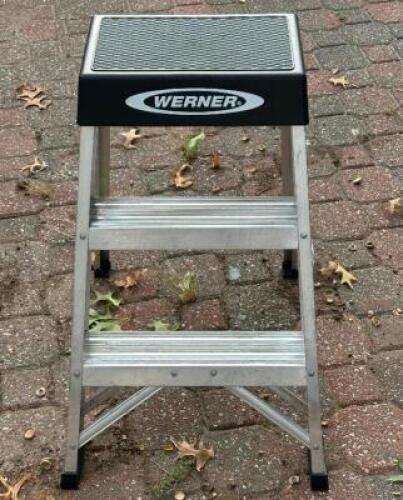 300 LBS STEP LADDER