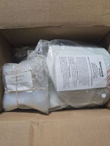DESCRIPTION: (1) BOX OF CLEAN ROOM SUPPLIES INFORMATION: MUST COME IN AND INSPECT QTY: 1