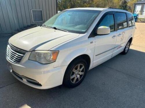2010 Chrysler Town & Country Van, VIN # 2A4RR5D10AR266052