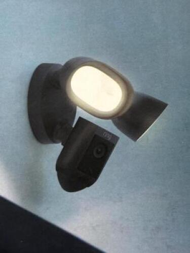 RING MOTION LIGHT CAMERA