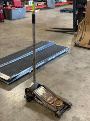 3 TON CAP. AUTO JACK