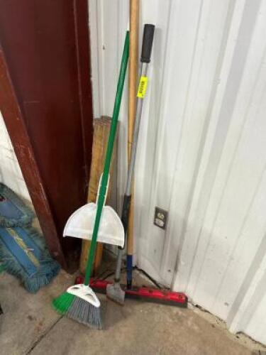 ASSORTED JANITORIAL TOOLS