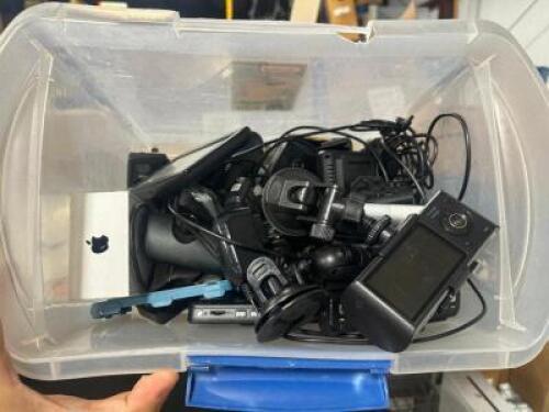 LARGE GROUP OF ASSORTED NAVIGATION SCREENS, DASH CAMS AND OLD IPHONES