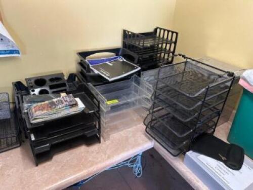 (1) LOT OF ASSORTED PLASTIC FILE ORGANIZERS.