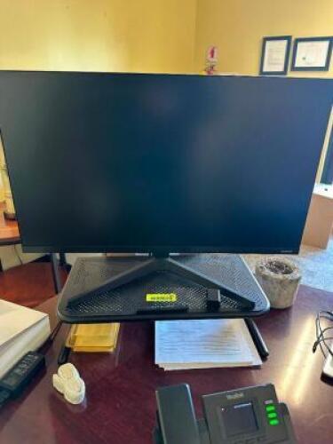 SAMSUNG 27" LED MONITOR W/ STAND
