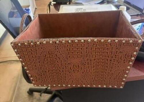 LEATHER MAGAZINE BASKET