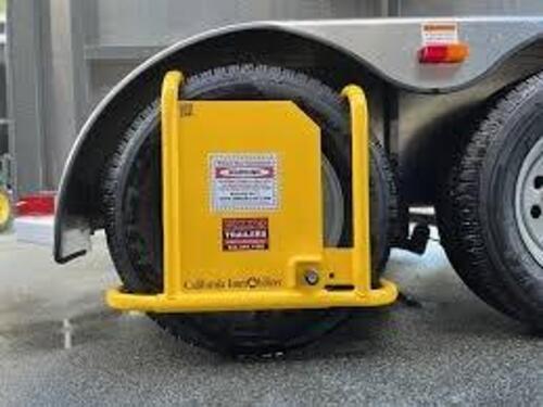 DESCRIPTION: (1) TRUCK AND TRAILER WHEEL LOCK BRAND/MODEL: CALIFORNIA IMMOBILIZER #39C433 INFORMATION: YELLOW, STEEL SIZE: FITS 22 1/2 IN TO 24 1/2 IN