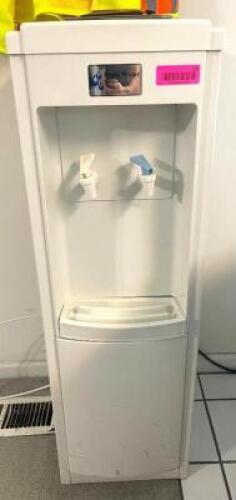 BOTTLELESS WATER DISPENSER
