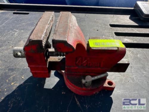4 1/2" HEAVY DUTY VICE.