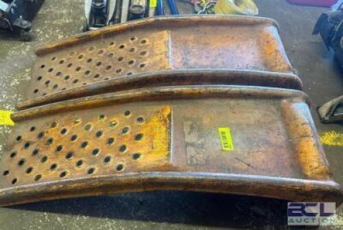 (1) SET OF HEAVY DUTY METAL WHEEL RAMPS