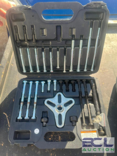 PITTSBURGH BOLT-TYPE WHEEL PULLER SET.
