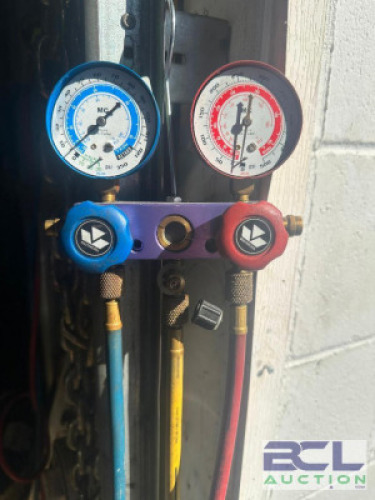 A/C MANIFOLD GAUGE SET.