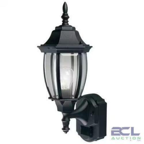 HAMPTON BAY EXTERIOR WALL LANTERN