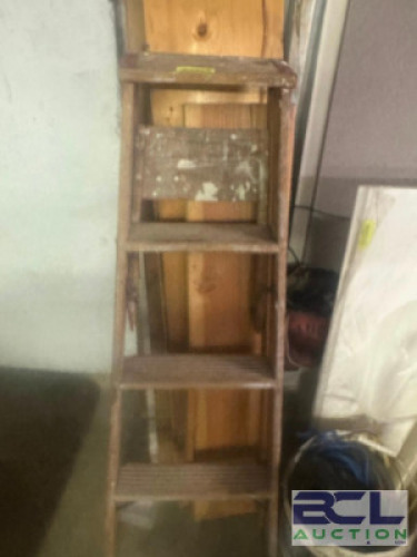 5' WOODEN LADDER