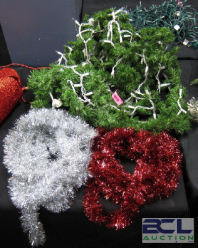 LARGE GROUP OF ASSORTED GARLAND
