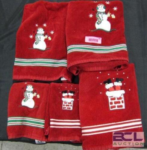 ASSORTED HOLIDAY THEMED HAND TOWELS