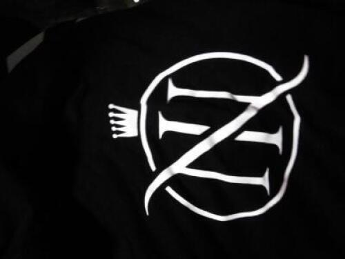 DESCRIPTION: (5) T SHIRTS BRAND/MODEL: MUST COME IN AND INSPECT INFORMATION: BLACK, I N IN A CIRCLE LOGO SIZE: LARGE RETAIL$: $30.00 EA QTY: 5