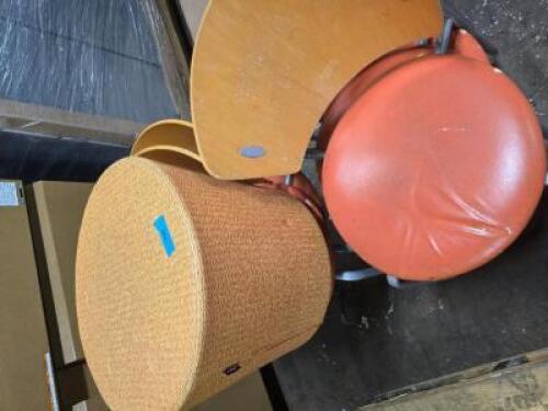 DESCRIPTION: (1) SET OF (5) FURNITURE SET INFORMATION: (4) SEATS AND (1) OTTOMAN, BROWN AND ORANGE, WOOD QTY: 1