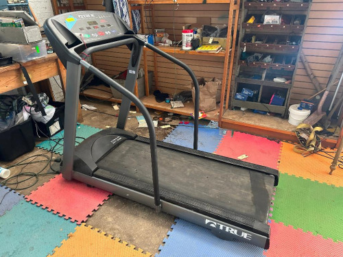 PERFORMANCE TREADMILL WITH HRC