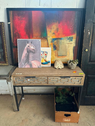 END TABLE WITH ASSORTED ART