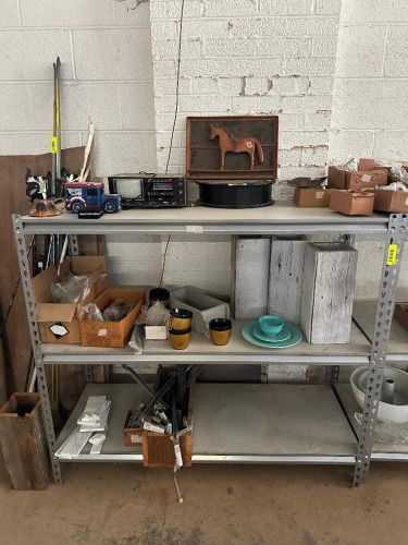 LARGE GROUP OF ASSORTED VINTAGE D&Eacute;COR