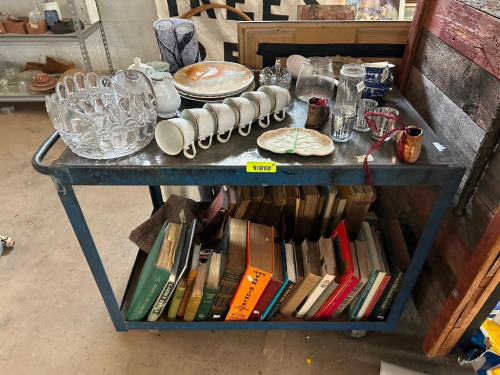 ROLLING CART WITH ASSORTED D&Eacute;COR CONTENTS