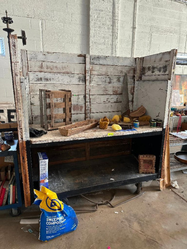ROLLING CART WITH ASSORTED D&Eacute;COR CONTENTS