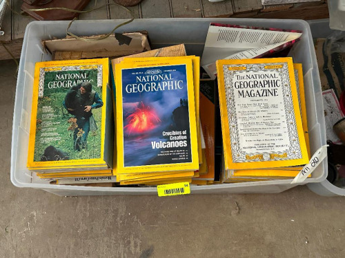 LARGE TOTE OF ASSORTED NATIONAL GEO MAGAZINE