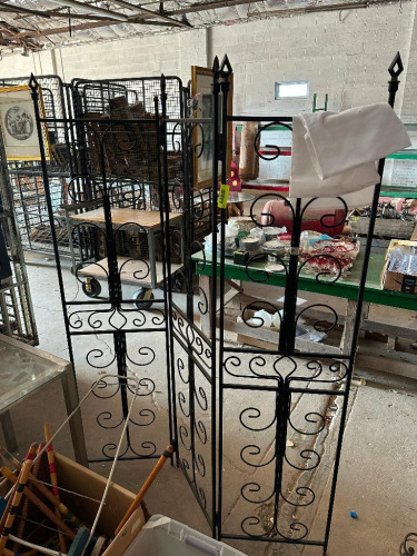 METAL ROOM DIVIDER