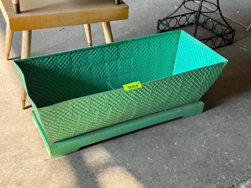 METAL PLANTER