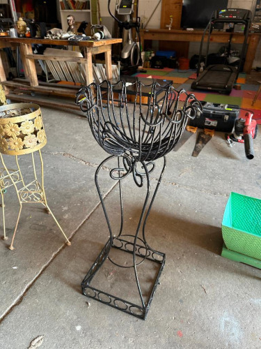 PLANTER STAND