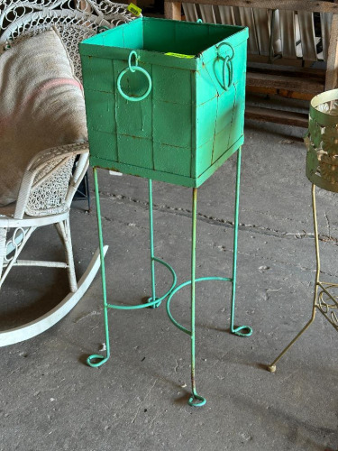 PLANTER STAND