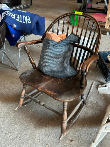 VINTAGE CHAIR