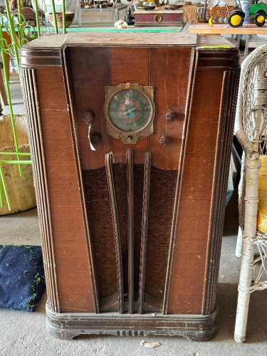 VINTAGE RADIO